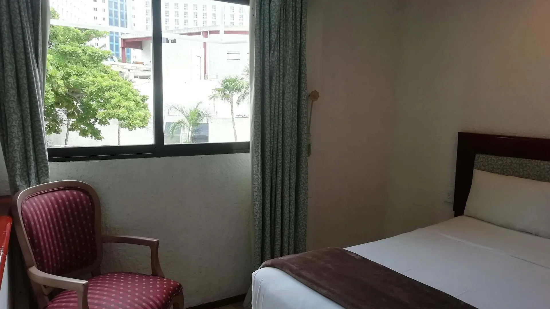 Suites Costa Blanca Cancun Hotel