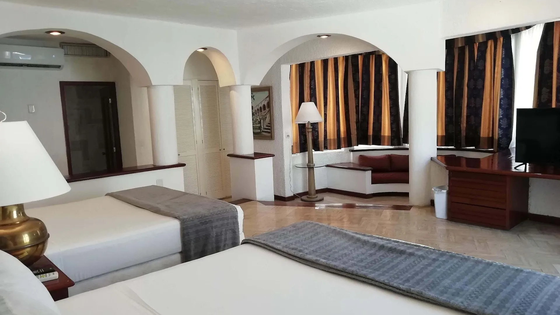 Suites Costa Blanca Cancun Hotel