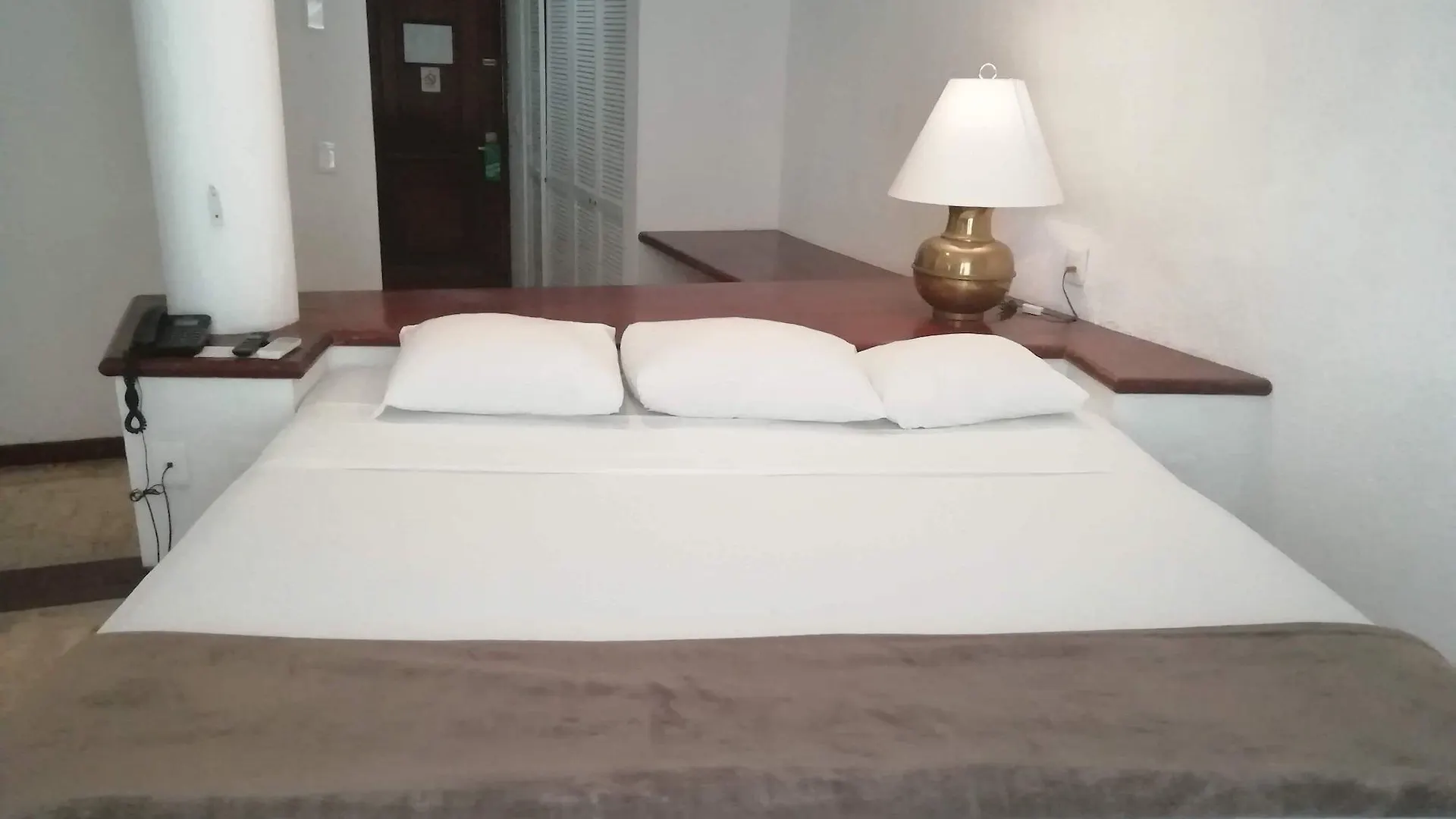 Suites Costa Blanca Cancun