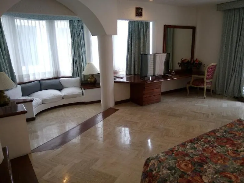 Suites Costa Blanca Cancun Hotel