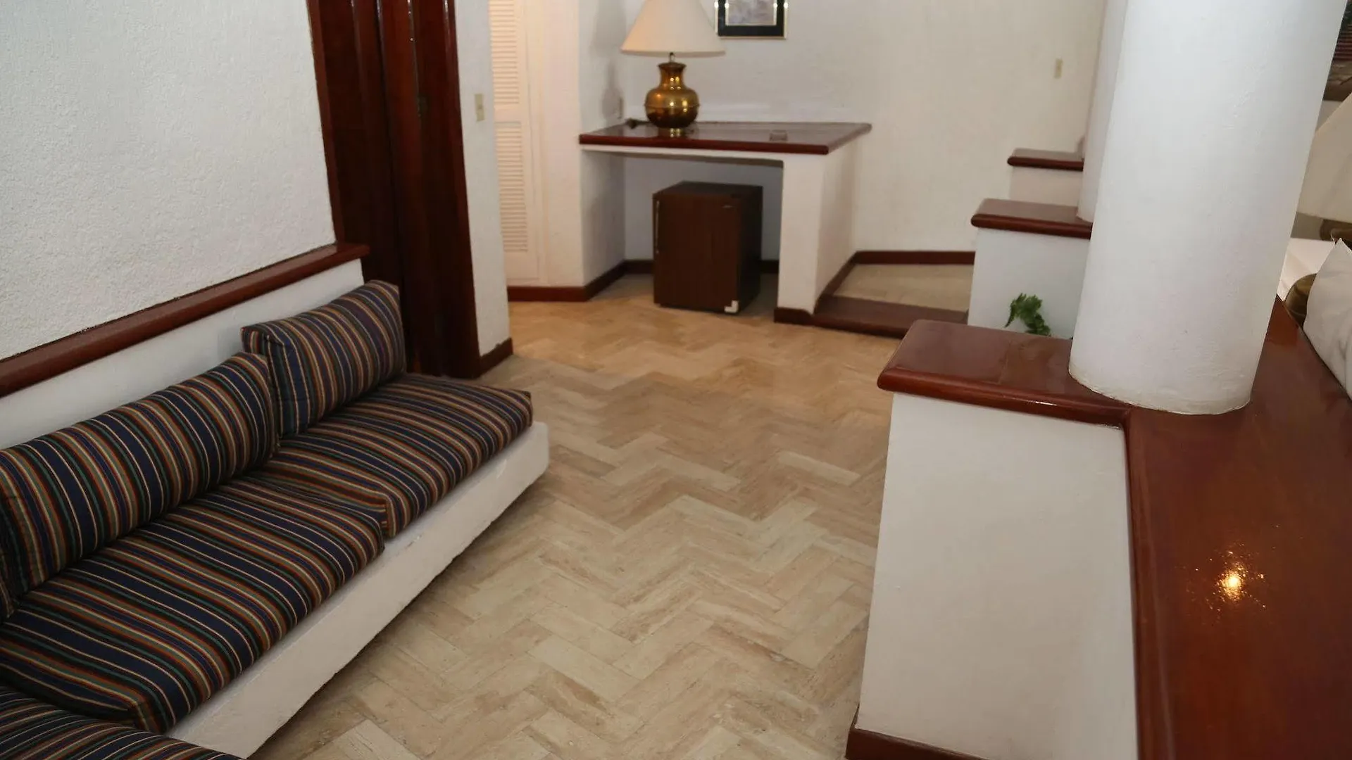 Suites Costa Blanca Cancun Hotel