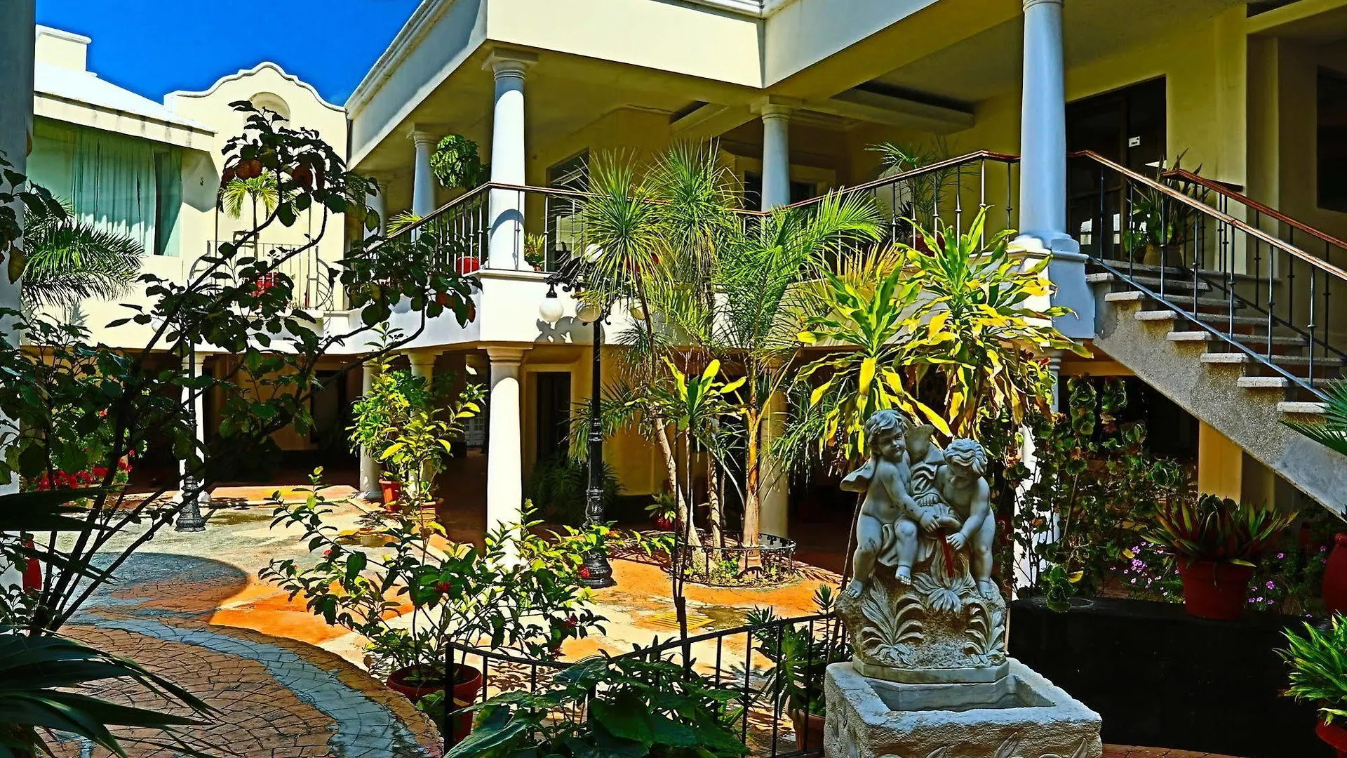 Suites Costa Blanca Cancun