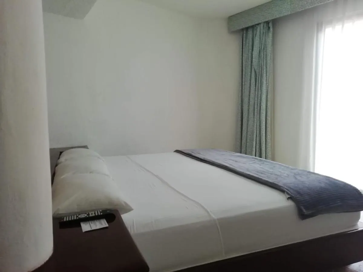 Hotel Suites Costa Blanca Cancun